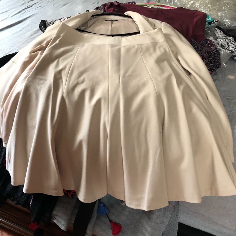 Suit with skirt